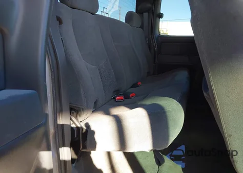 2005 Chevrolet Silverado 1500 Z71 из США, поврежденный, VIN 1GCEK19Z45Z207808